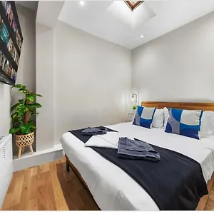 Modern In Southeast - Peckham Apartment